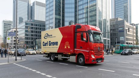 Grove LKW beim Büroumzug